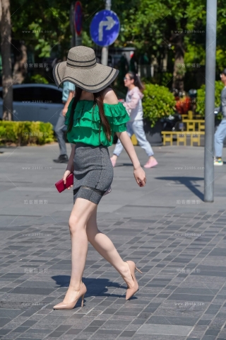 性感美腿米色高跟时尚靓女