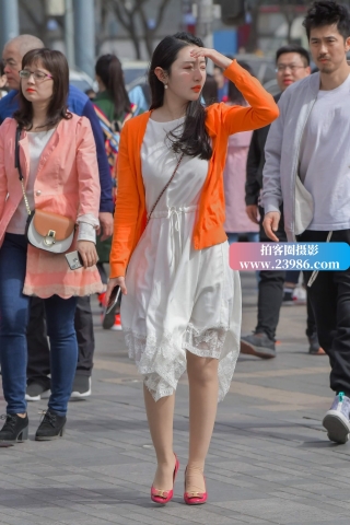 街拍粉色高跟美女姐姐