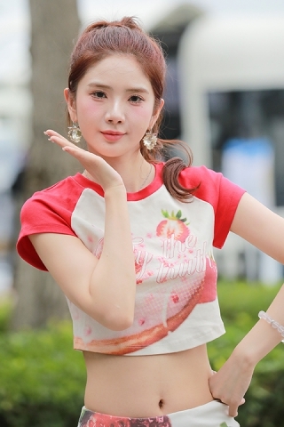 短裙长腿高跟美女【原图+视频】