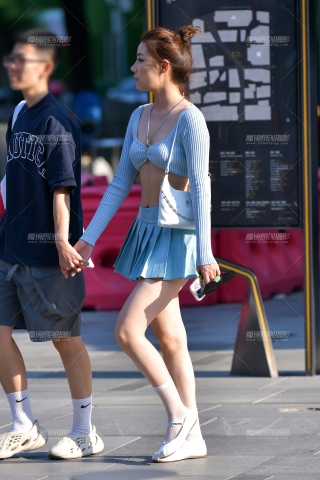 ★舞动百褶裙美女