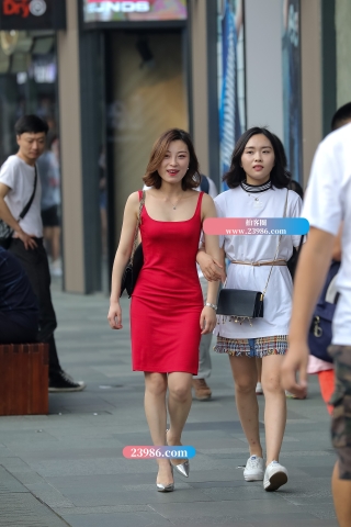 【凯恩赛帖】笑容灿烂的红裙少妇