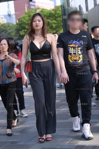 【街拍之魂赛帖】她的名字叫有容