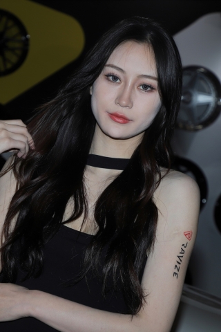 黑色小背心牛仔热裤2