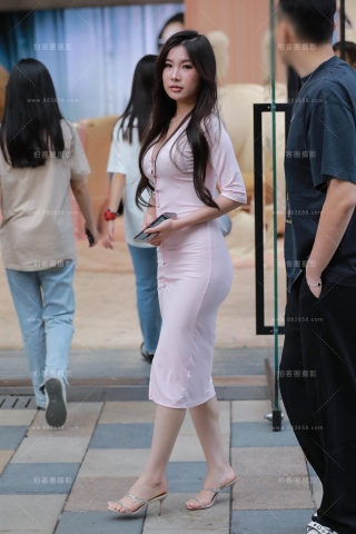 粉色包臀裙女友